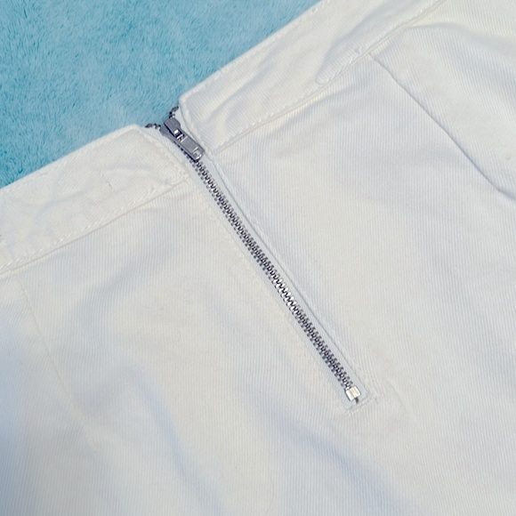 Forever 21 white denim floral embroidered skirt with pockets size M - Picture 3 of 4